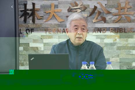 電腦前的男人 描述已自動生成 電腦前的男人 描述已自動生成